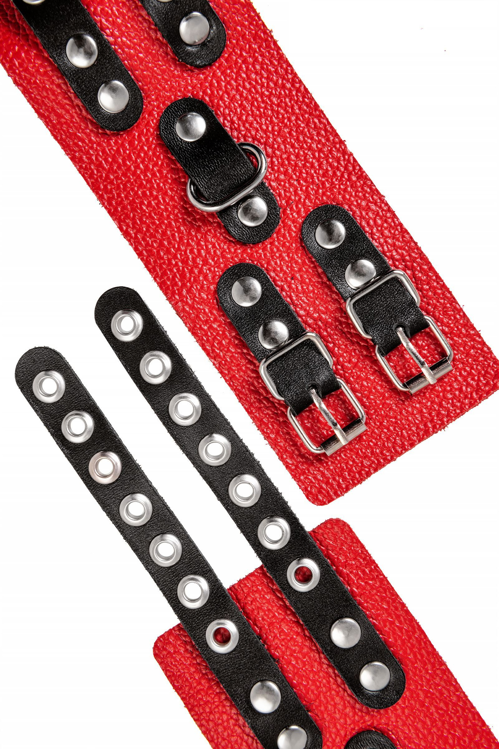 Красно-черные мягкие наручники с двумя ремешками с люверсами
