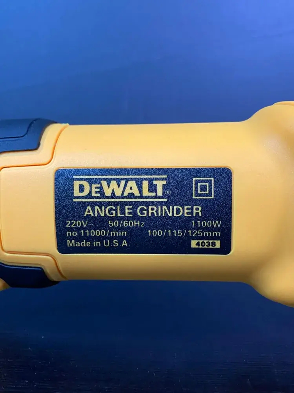 Машина углошлифовальная DeWalt 1100w