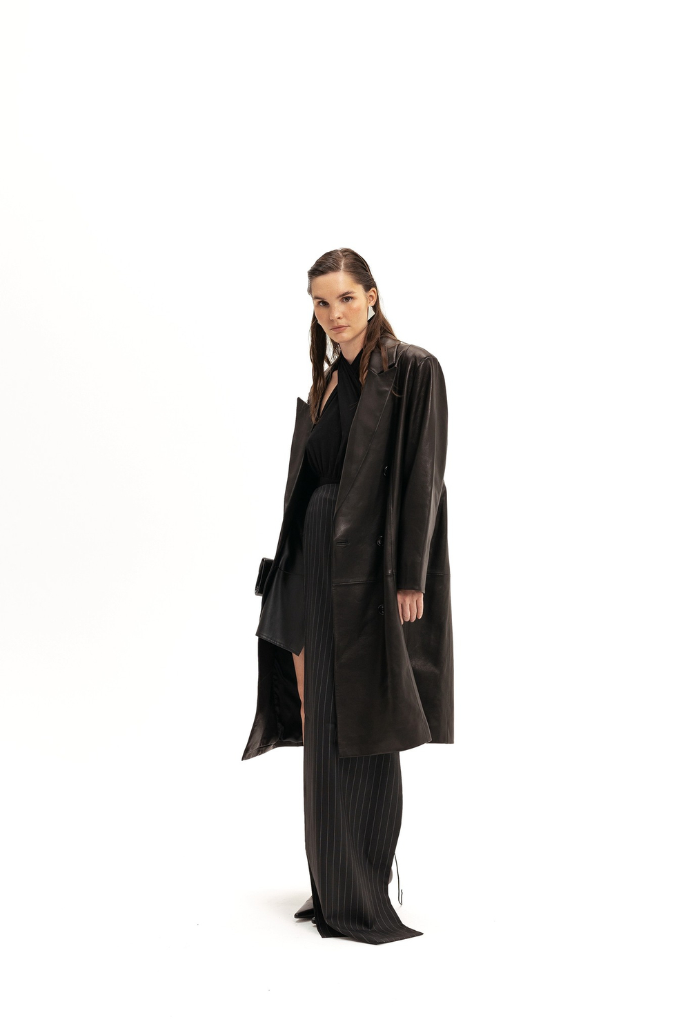 Чёрный кожаный тренч