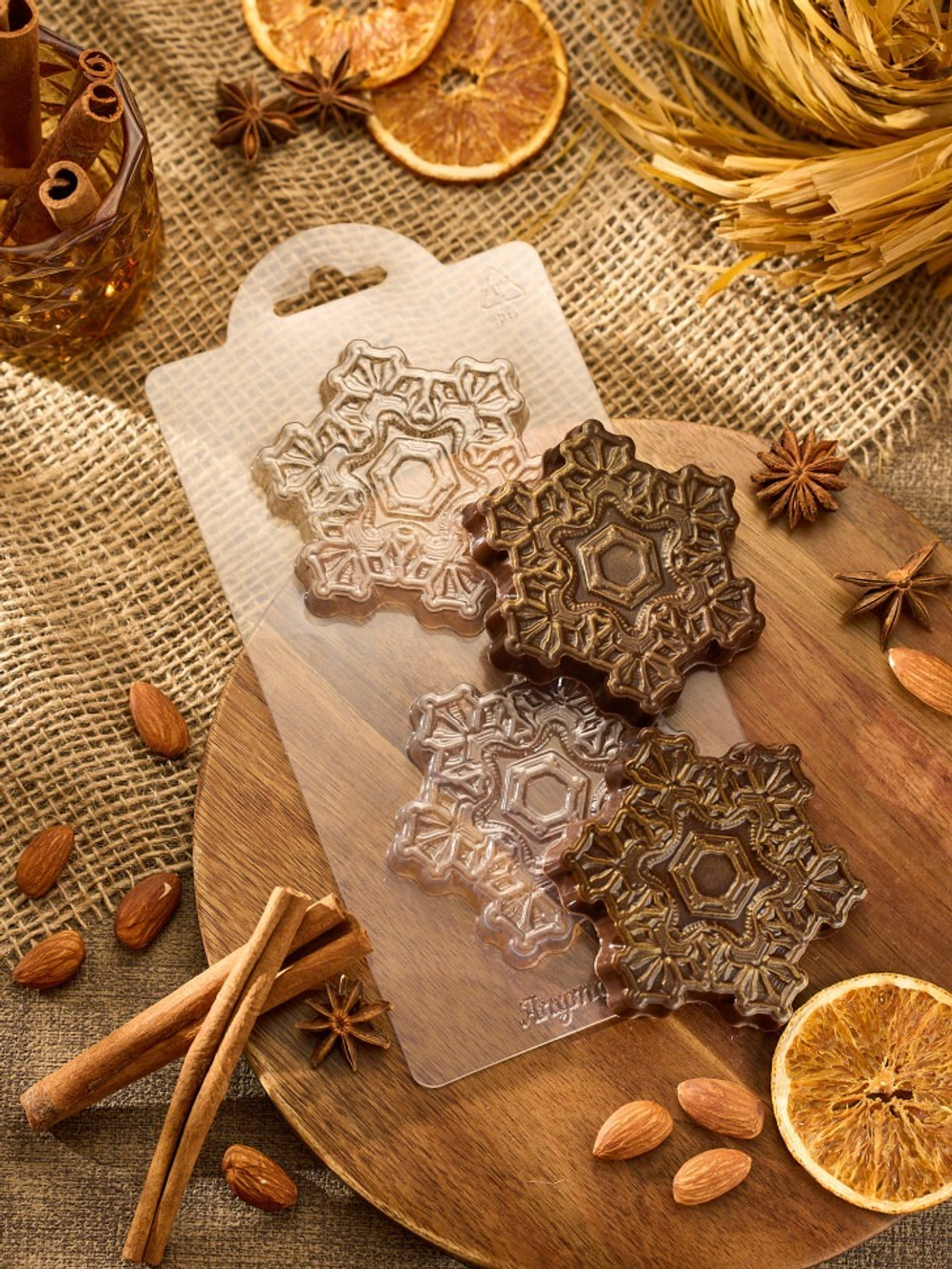 Пластиковая форма для шоколада "Снежинка Зимняя Сказка"