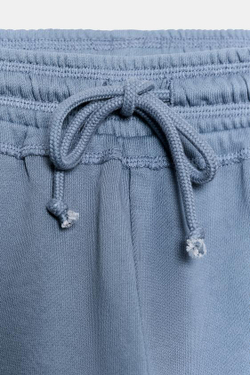 ZARA ШОРТЫ НА ШНУРКАХ С ЭФФЕКТОМ ПОТЕРТОСТИ, ЯРКО-СИНИЙ