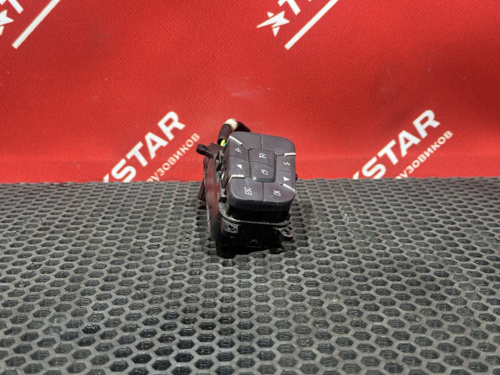 Блок кнопок на руле левый 2024г.