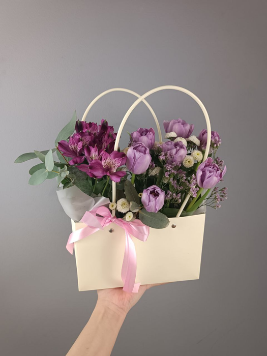 Композиция в сумочке с сиреневых тонах