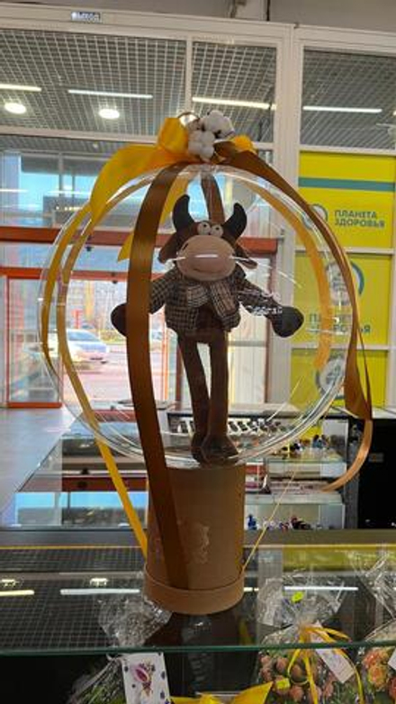 Презент-бокс с игрушкой бык внутри