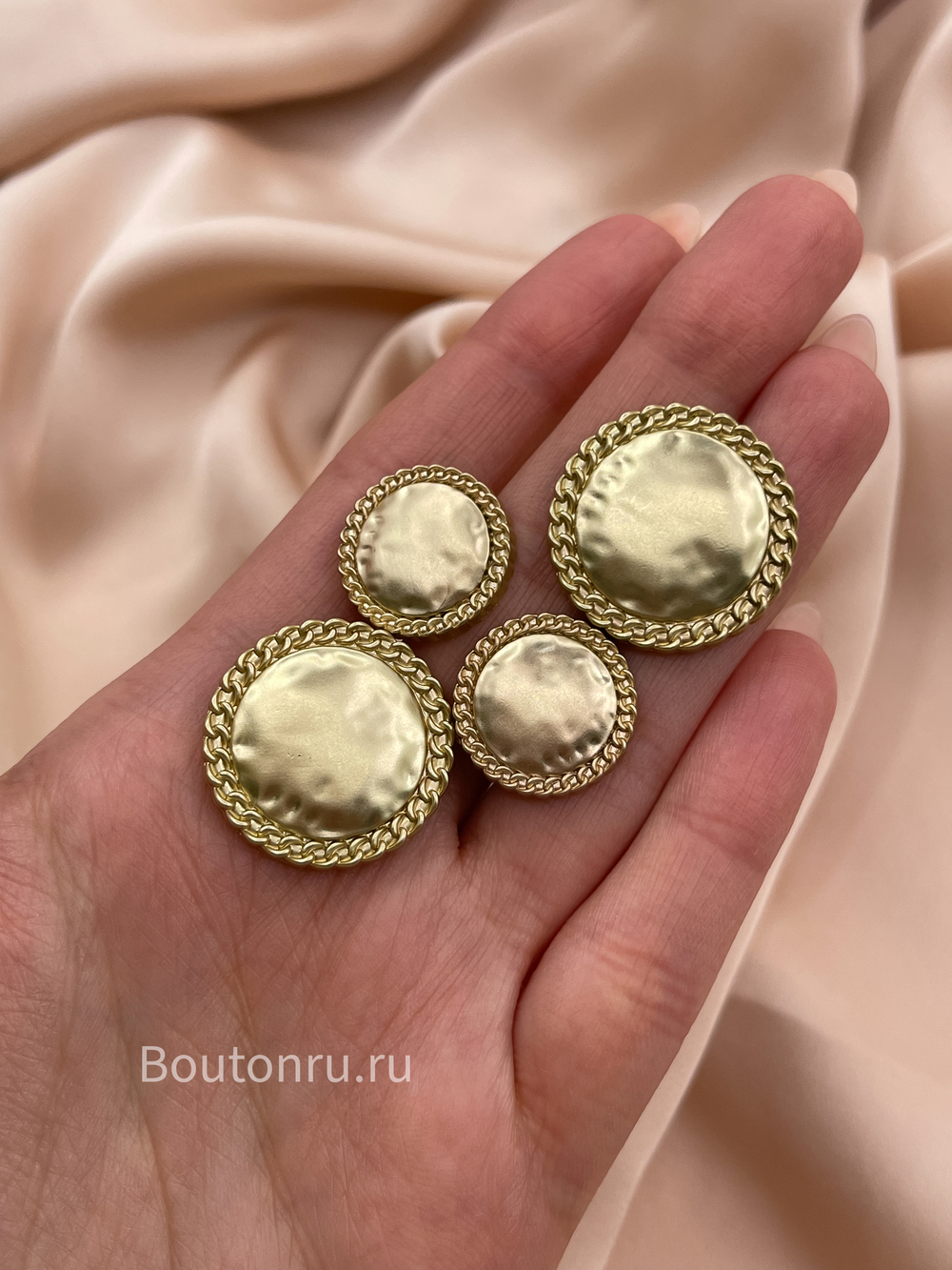 Пуговицы мятые в матовом золоте край косичка