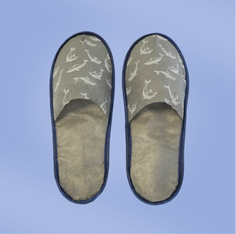 Тапки спанбонд, закрытый мыс (100 пар) одноразовые, дельфины, тематические УЗО, серые, темно-синяя окантовка