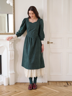 Платье с вырезом-сердечко