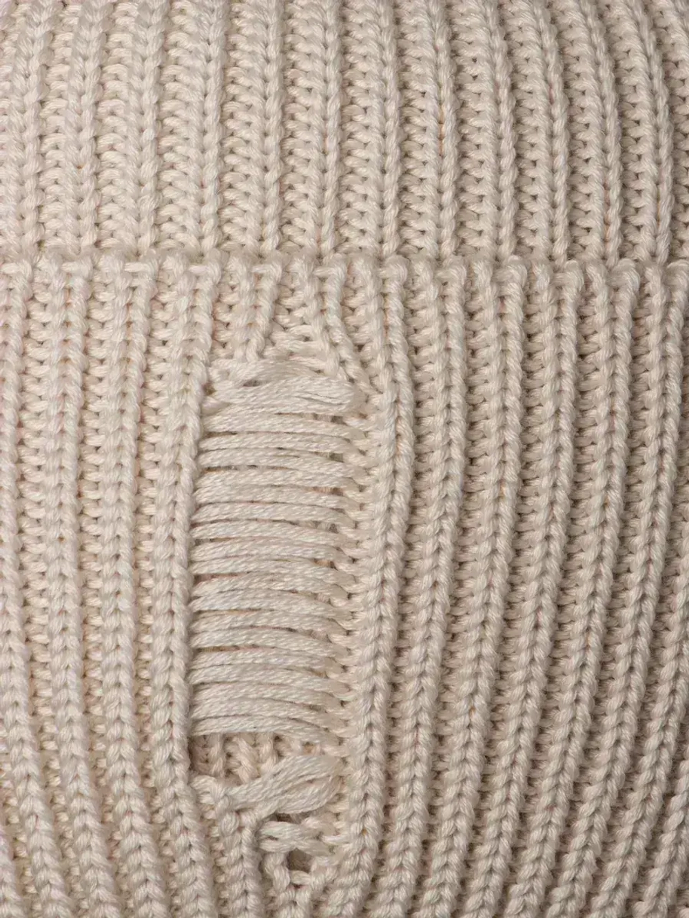 Шапка женская на осень рваная