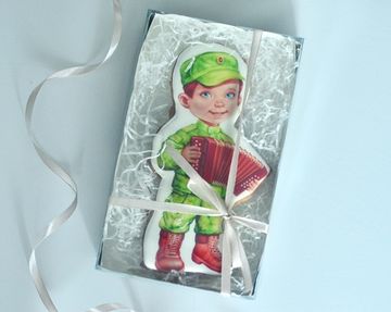 Пряник в коробочке на 23 февраля «военный с баяном»