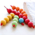 Деревянный игровой набор "Бусины лесенки радужные"