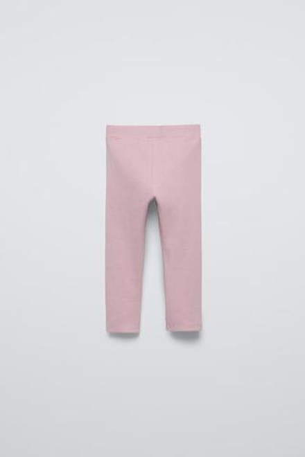 ZARA ЛЕГИНСЫ В РУБЧИК С НАШИВКОЙ, ПУДРОВО-РОЗОВЫЙ