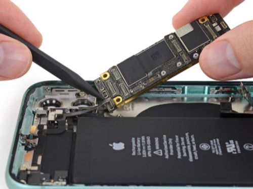 Ремонт материнской платы iPhone 11