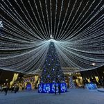 Светодинамическая елка каркасная - встроенная гирлянда: холодный свет - "Уральская" 14 м