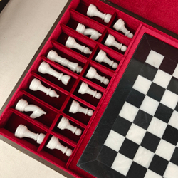 Подарочные шахматы из мрамора и оникса в футляре