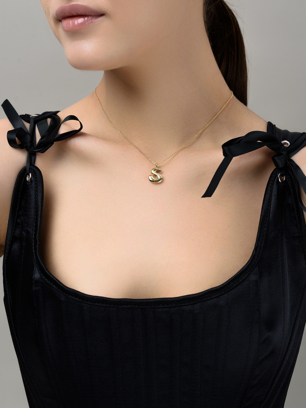 Колье с буквой