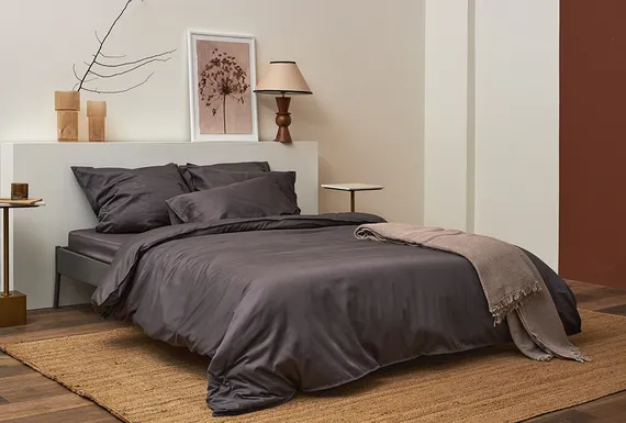 Комплект постельного белья из премиального сатина темно-серого цвета из коллекции essential, 200х220 см
