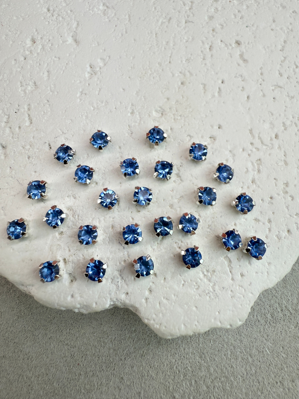 Шатоны 4 мм, Сапфир в серебре, 25 шт