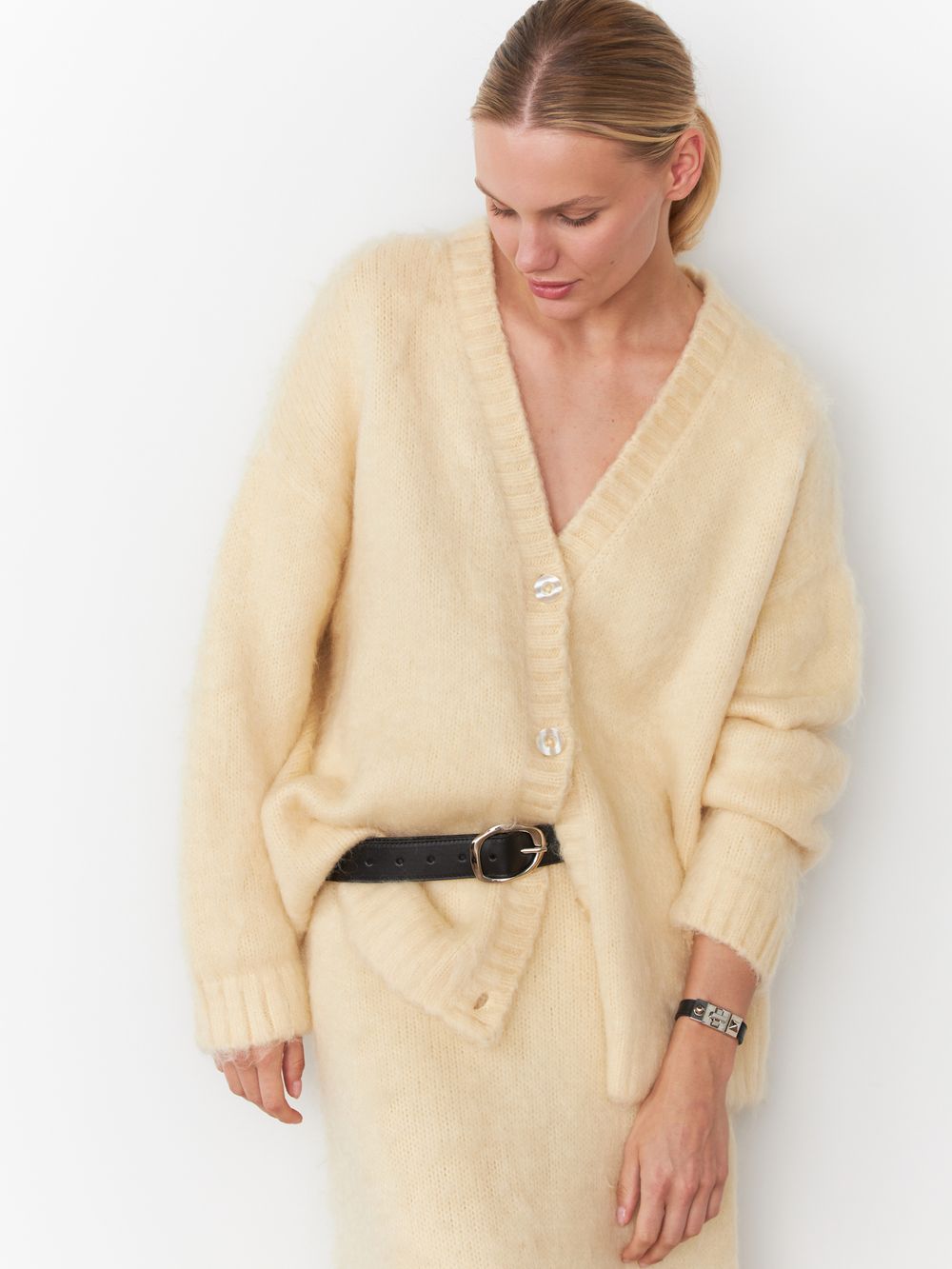 БАЗОВЫЙ РЕМЕНЬ С МЯТОЙ ПРЯЖКОЙ BLACK