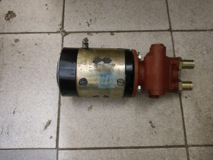 Насос маслозакачивающий ( в сборе с электродвигателем) 240-1021009