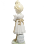 Девочка с котёнком