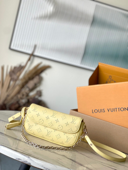 Louis Vuitton Ivy Wallet On Chain Bag