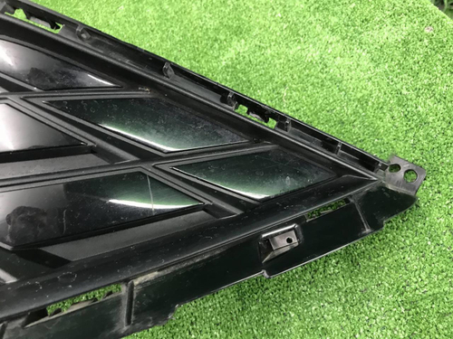 Решетка переднего бампера Geely Atlas 2 (23-нв)