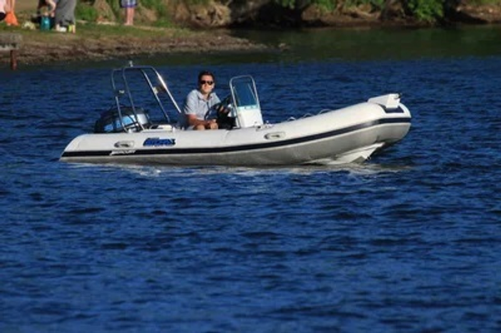 Лодка РИБ STORMLINE LUXE 420