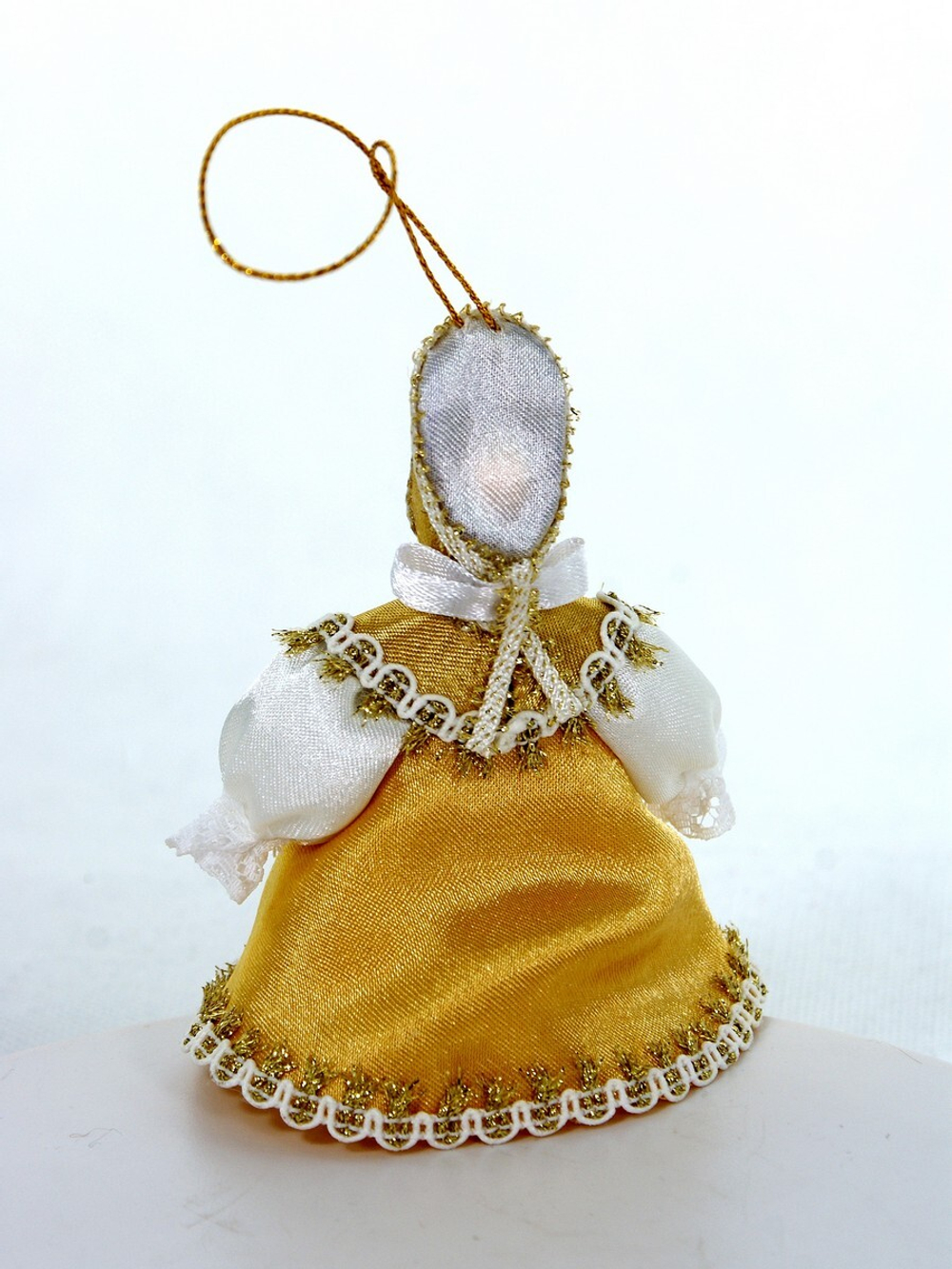 Кукла-подвеска Девушка в золотом сарафане