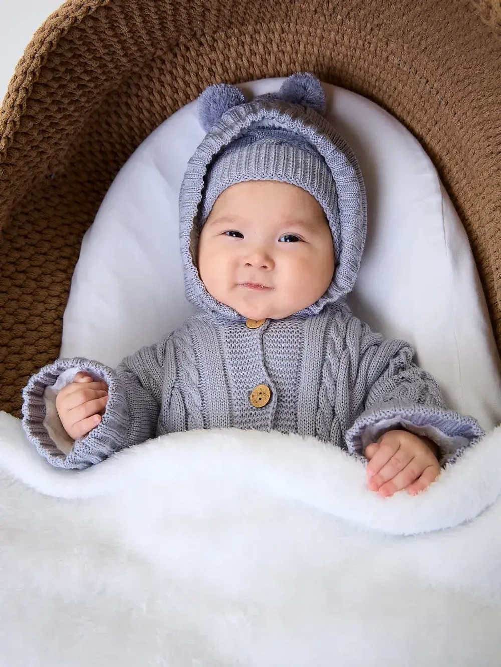 Вязаный конверт на выписку для новорожденного теплый