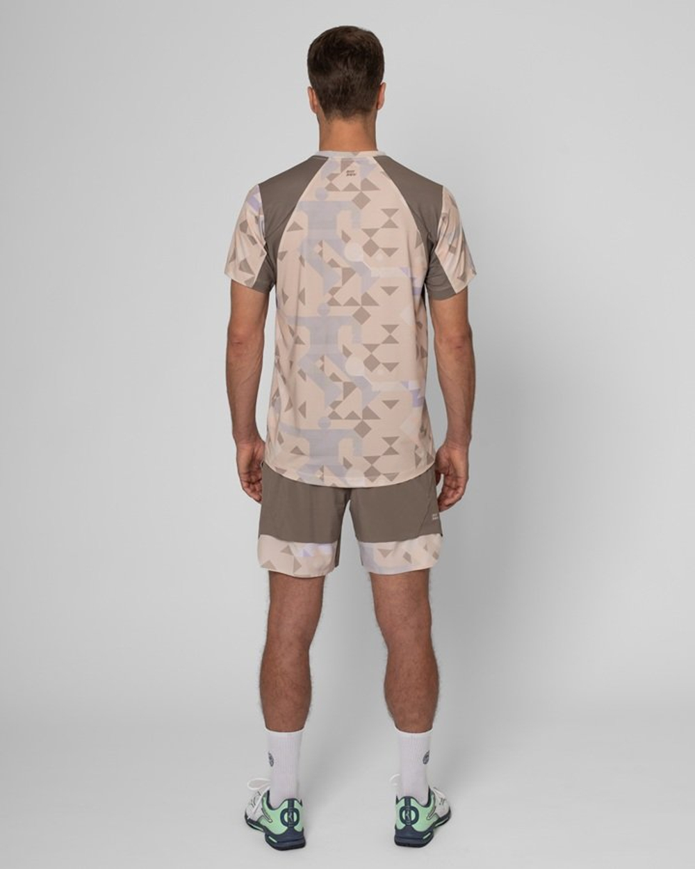 ОДЕЖДА ДЛЯ ТЕННИСА Мужская, Футболка BIDI BADU PARIS 2025 V NECK .