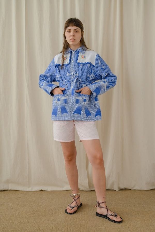 Куртка с Белой Кокеткой на Поясе синяя - фото 3