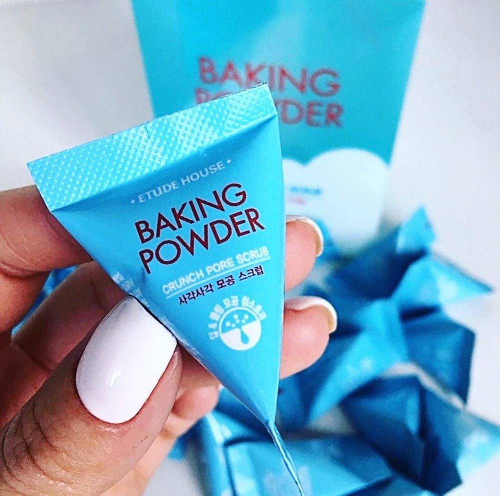 Etude House. Скраб для очищения кожи лица с пищевой содой Baking Powder Crunch Pore Scrub