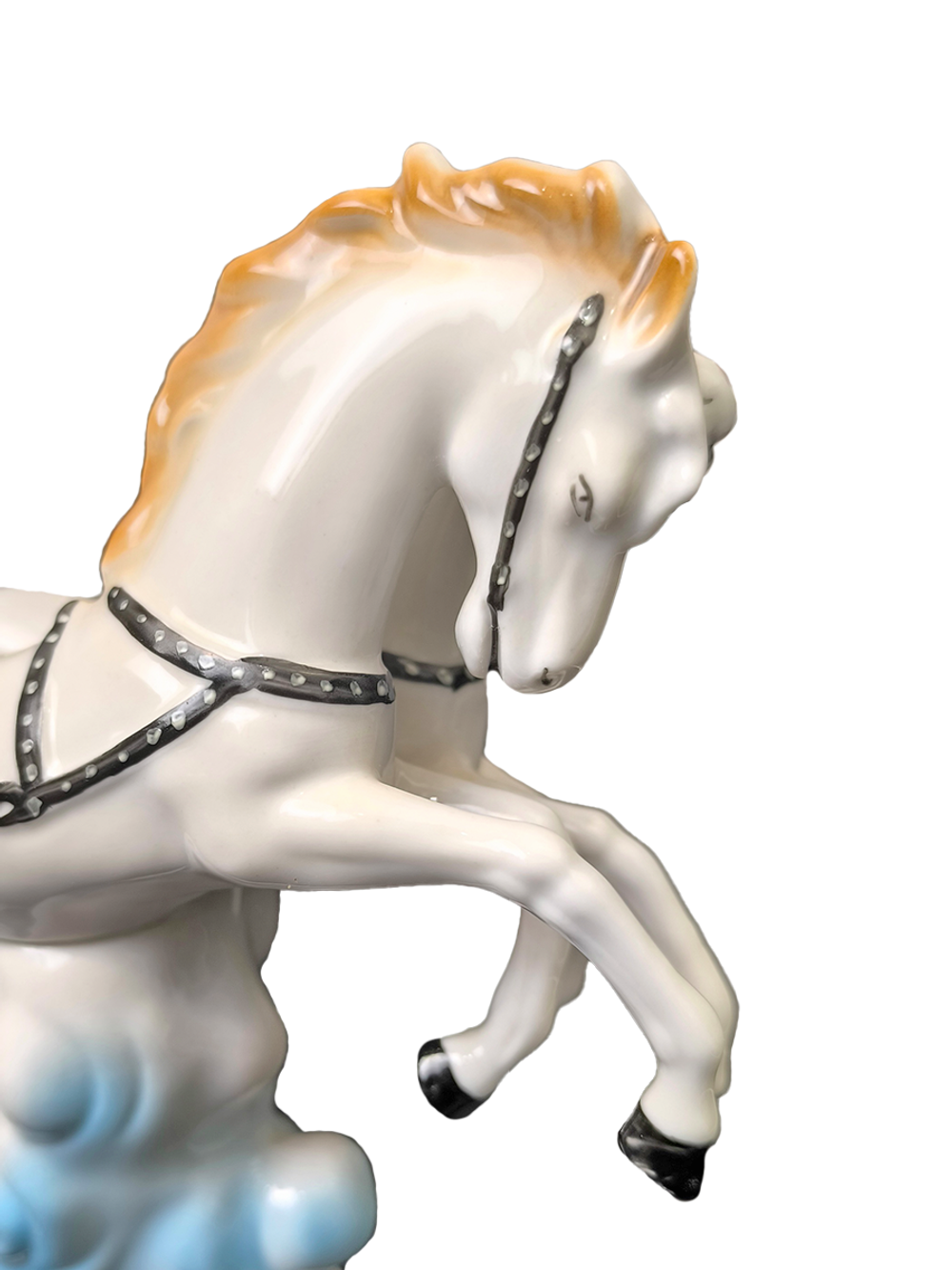 Фарфоровая статуэтка "Карета в облаках" Crown Regent