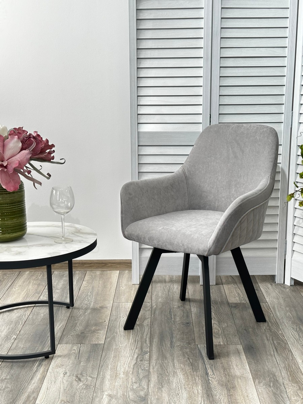 Стул М-City DISAUR Джет (Jet) поворотный на поворотный на 360 градусов, B22 Серый, Велюр, Черный каркас