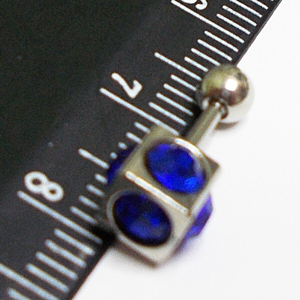 Микроштанга 8 мм для пирсинга ушей "Кубик". Медицинская сталь, синие кристаллы. 1 шт