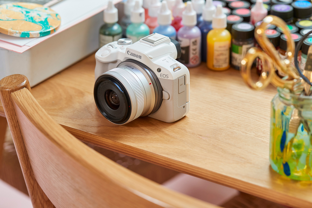 Беззеркальный фотоаппарат Canon EOS R50 Kit RF-S 18-45mm IS STM, белый (уцененный)