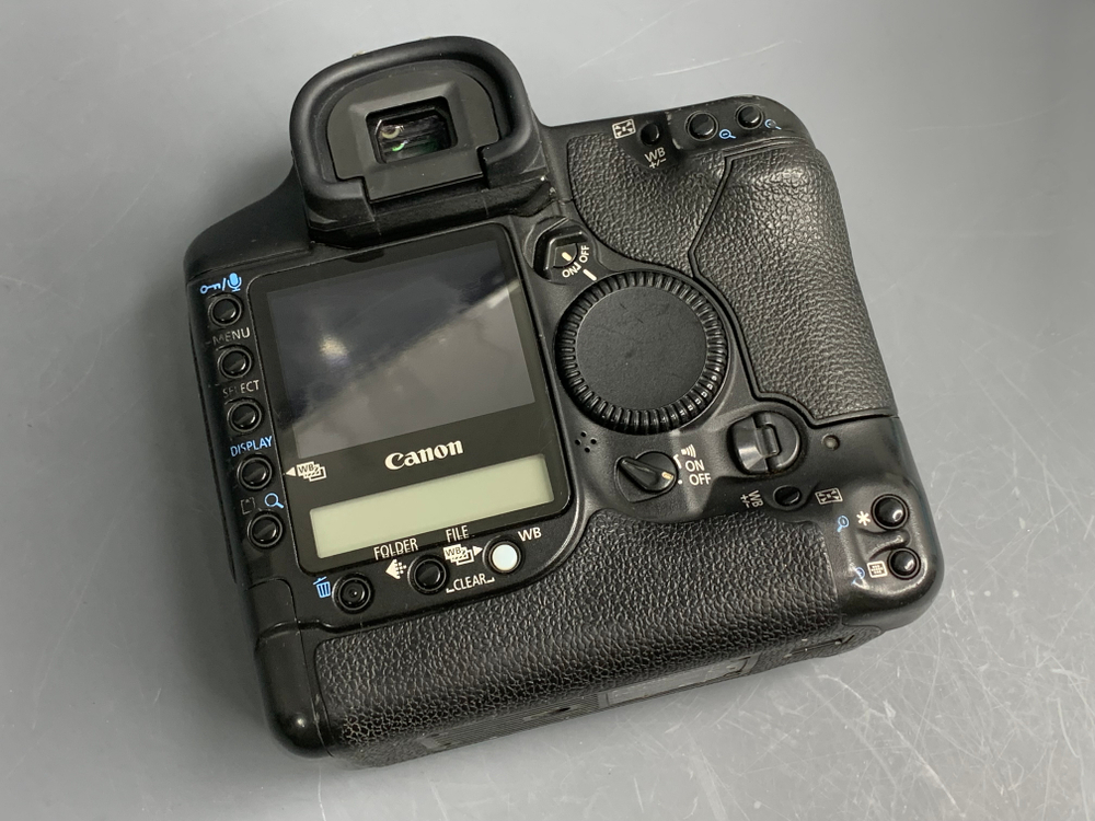 Canon EOS 1D Mark II N 321.000 кадров