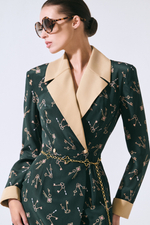 Платье из шелка с авторским принтом и отложным воротником