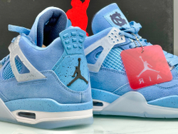 Air Jordan 4 UNC