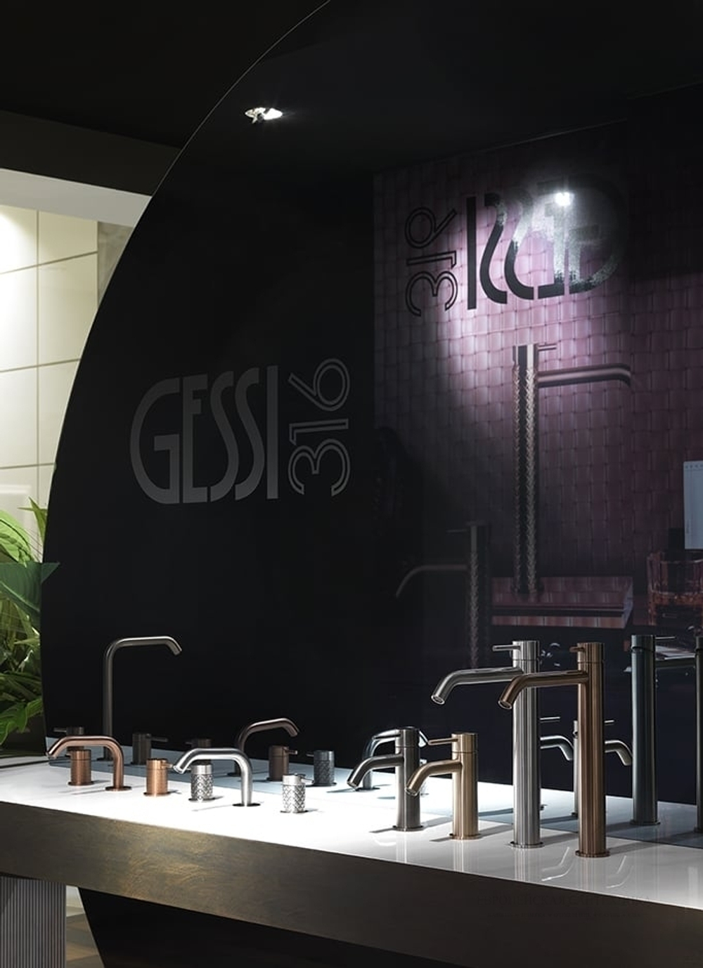 Смеситель для раковины Gessi316 Flessa, высокий, с длинным изливом, без донного клапана, цвет Black Metal Brushed PVD
