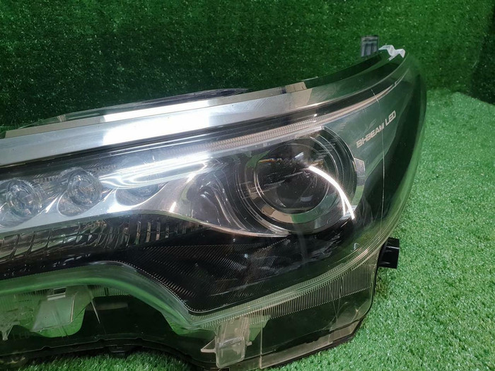 Фара левая Toyota Fortuner II (2015-2020) LED