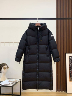 Пуховик Moncler