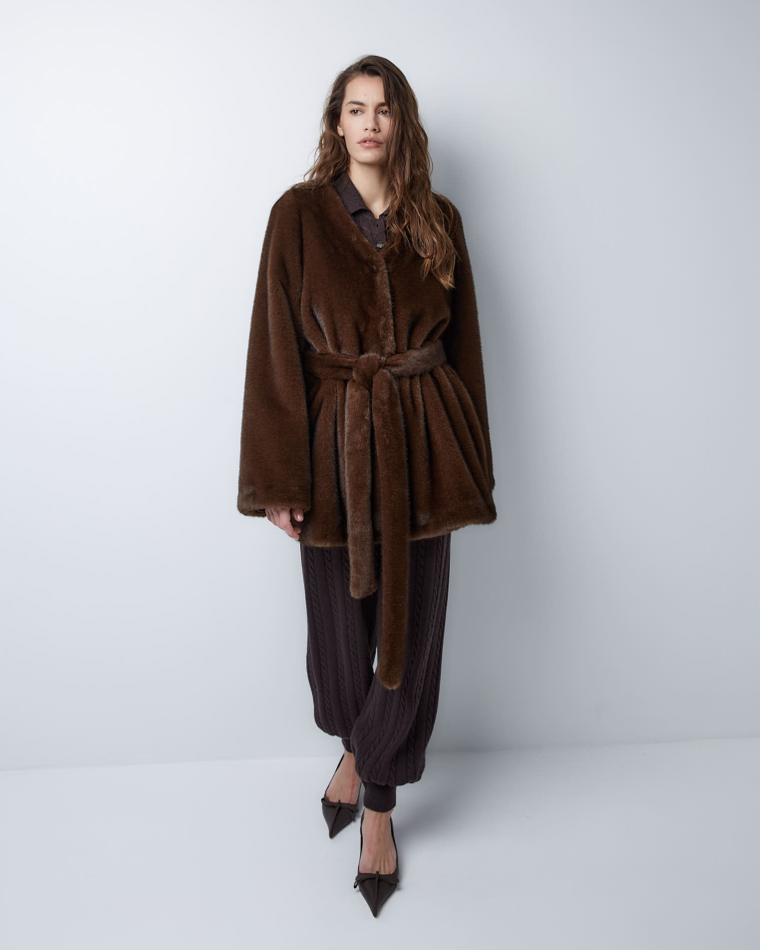 Шуба из искусственного меха норки коричневый