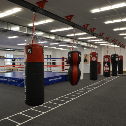 Конструкции с подвижными креплениями для мешков