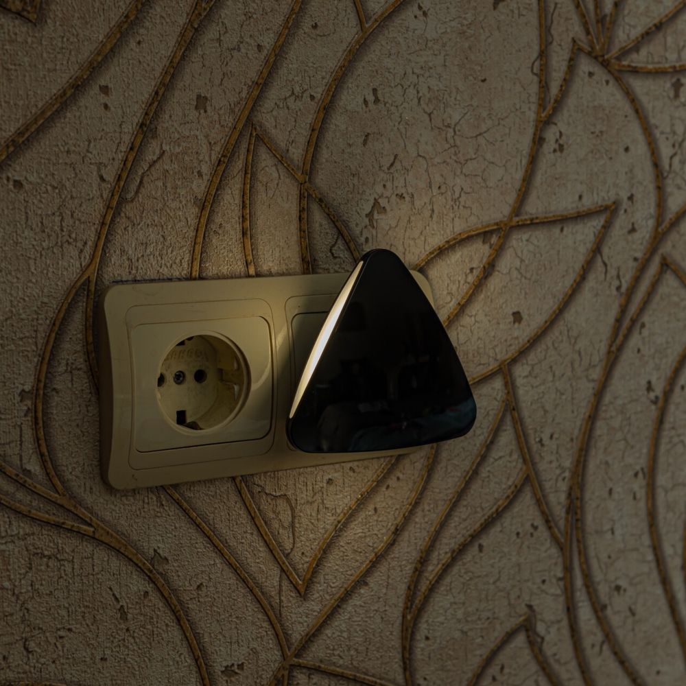 DTL-320 Треугольник-Black-Sensor Светильник-ночник. С фотосенсором день-ночь. Черный. ТМ Uniel