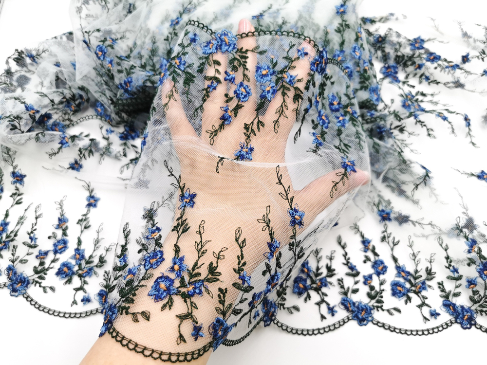 Вышивка на сетке, 24 см, васильки на белом фоне (Артикул: VS-2015), м