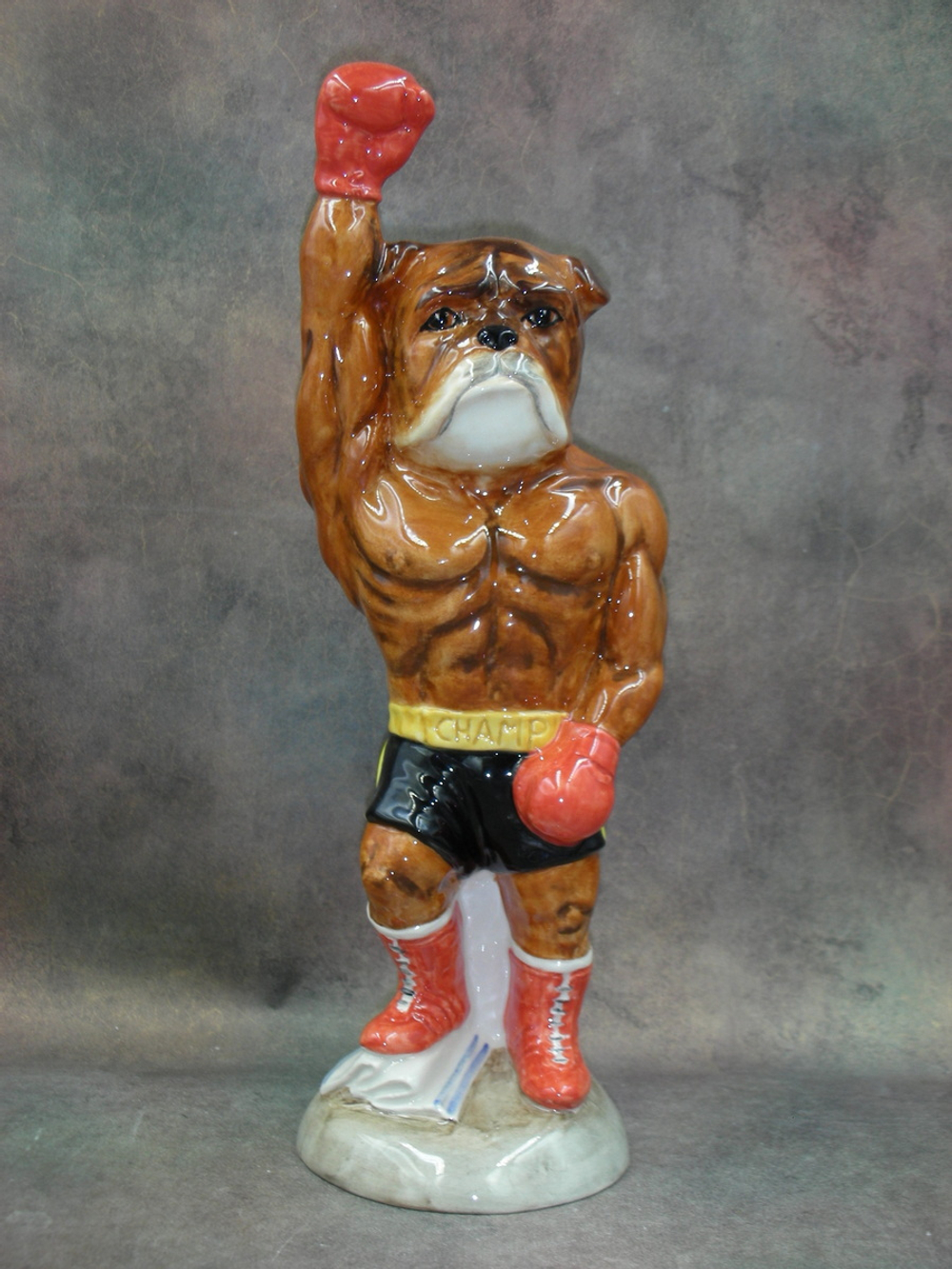 Статуэтка. Фарфор. Собака Бульдог боксёр. Англия