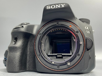 Sony A58 Kit 18-55mm Скол на объективе