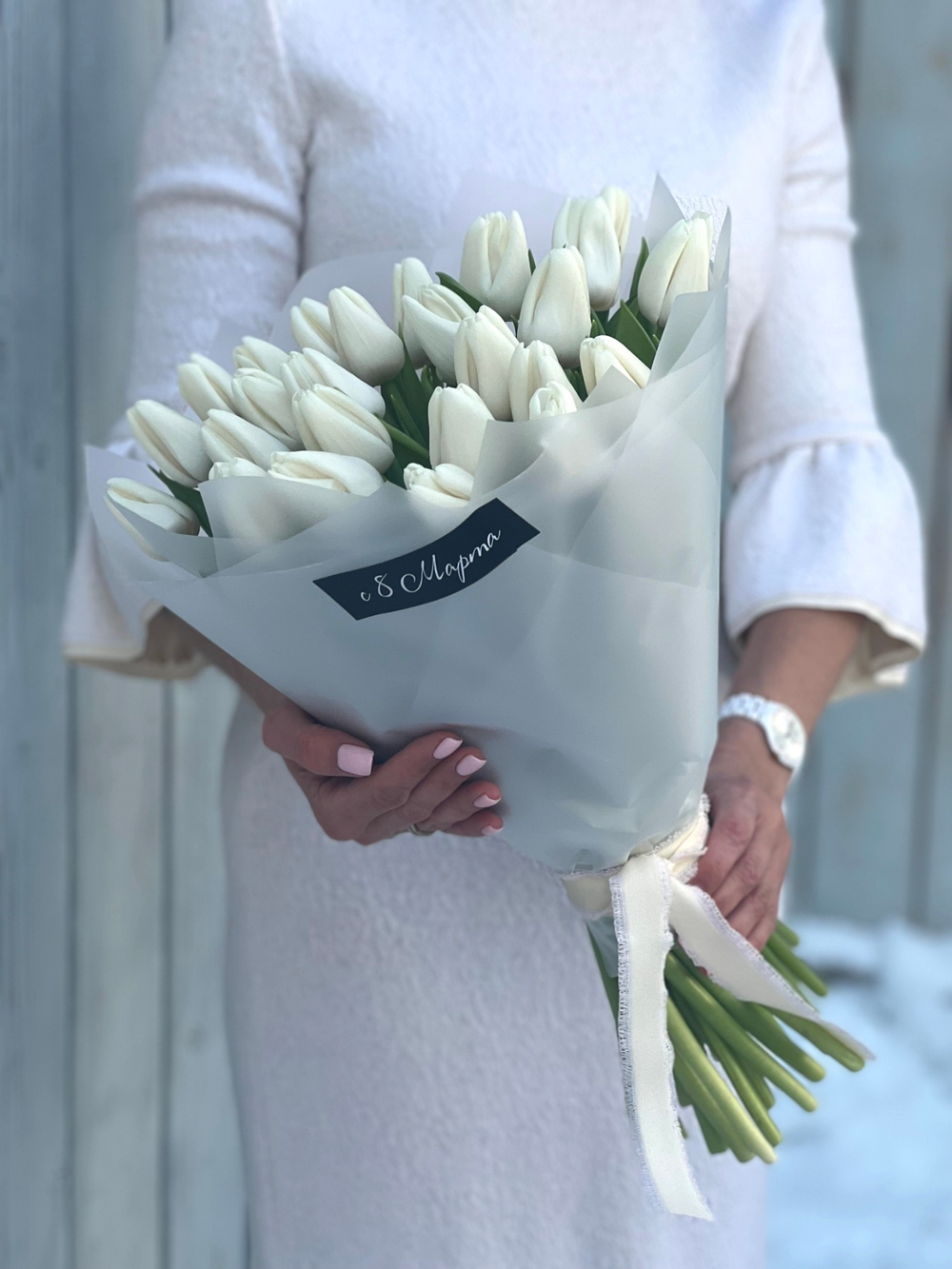 Белые тюльпаны в стильном дизайне от Флора Маркет