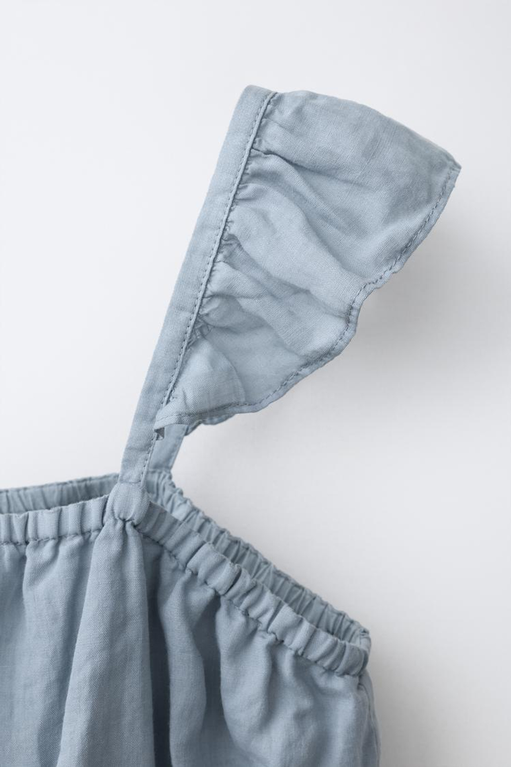 ZARA УКОРОЧЕННЫЙ ТОП ИЗ 100% РАМИ, СЕРО-СИНИЙ